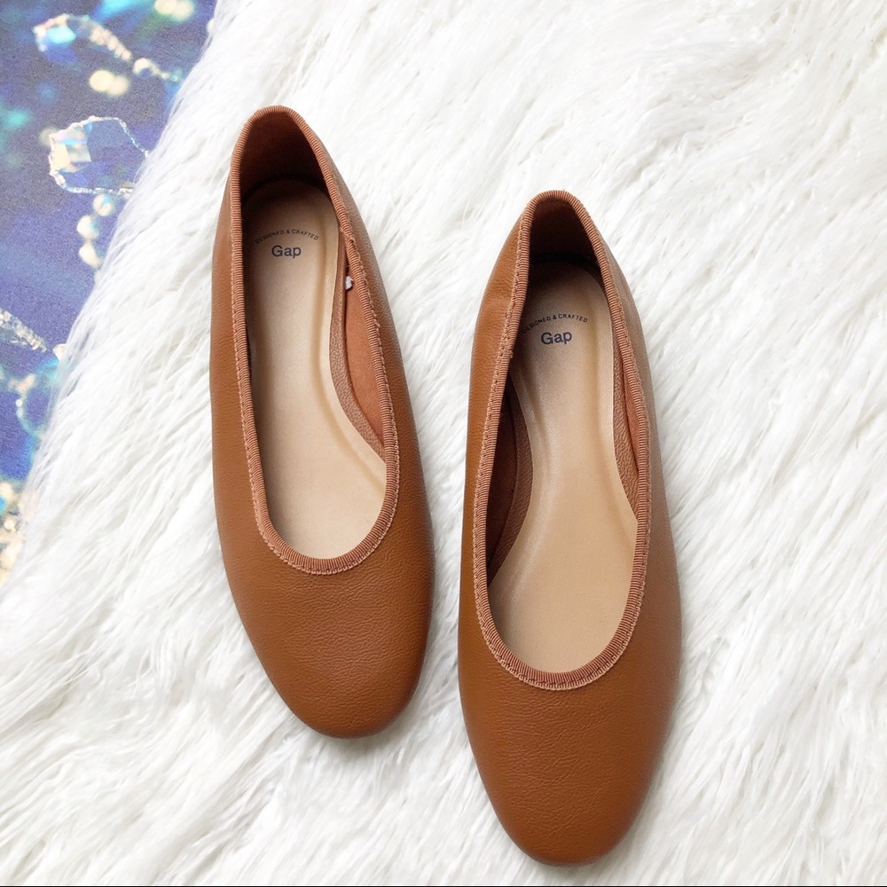 GAP brown faux leather ballet flats